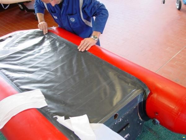Zodiac Schlauchboot Reparatur/Réparation canot
