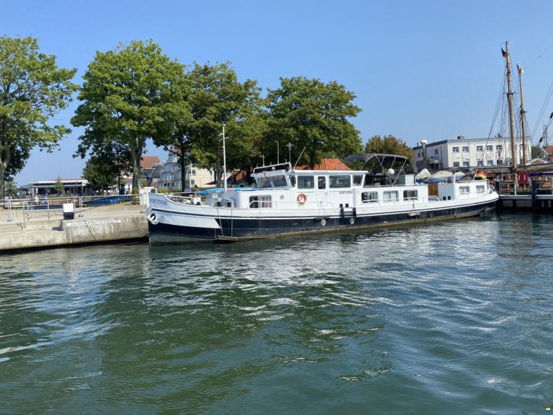 Komfortables Wohnschiff
