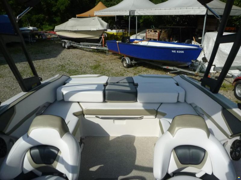 Scarab 215 HO - 400 PS