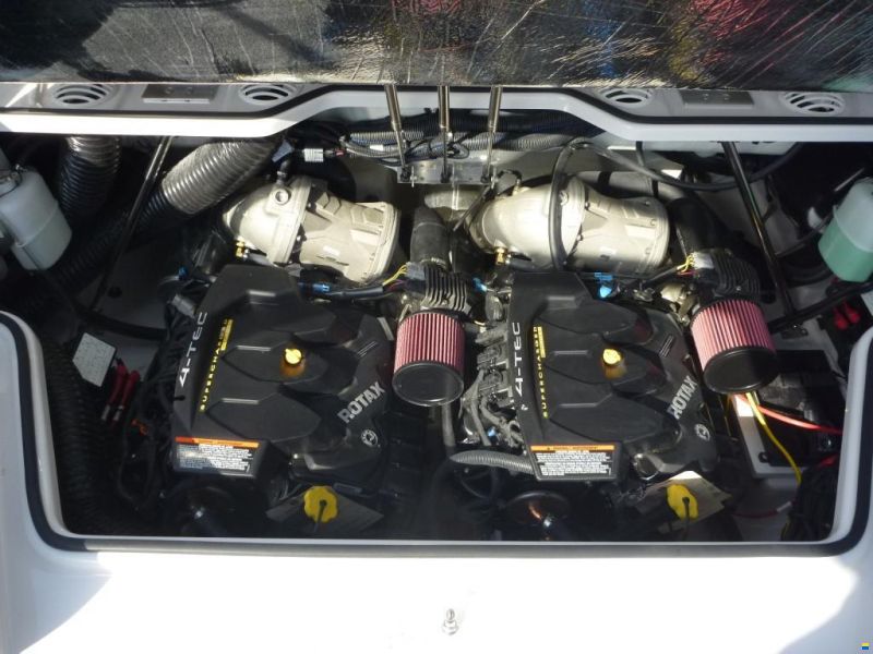 Scarab 215 HO - 400 PS