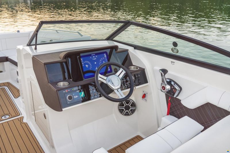 Sea Ray SDX 290 Europe