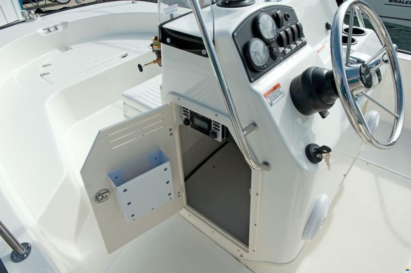 Boston Whaler 190 Montauk