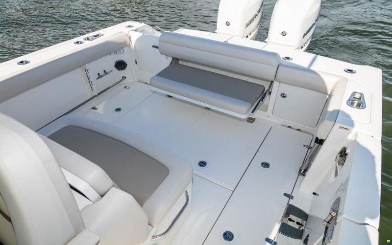 Boston Whaler 330 Outrage