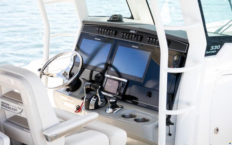 Boston Whaler 330 Outrage
