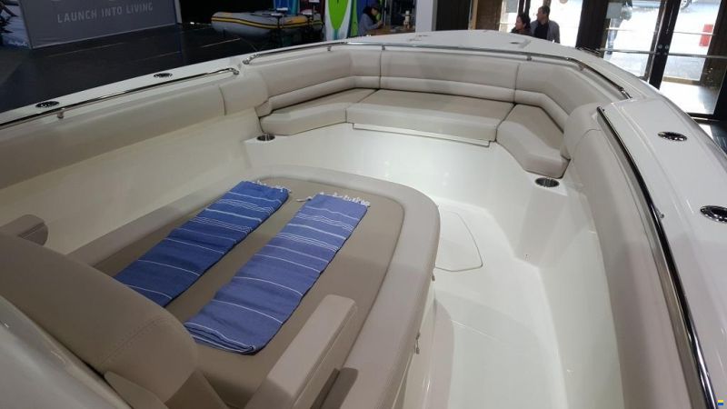 Boston Whaler 330 Outrage