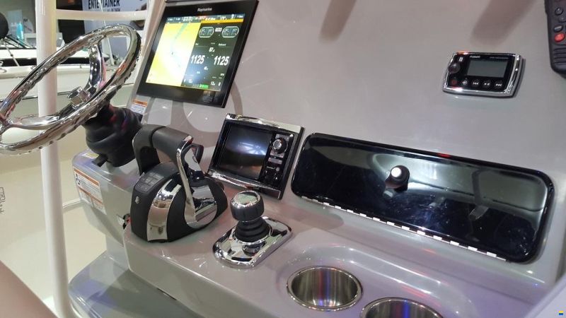 Boston Whaler 330 Outrage