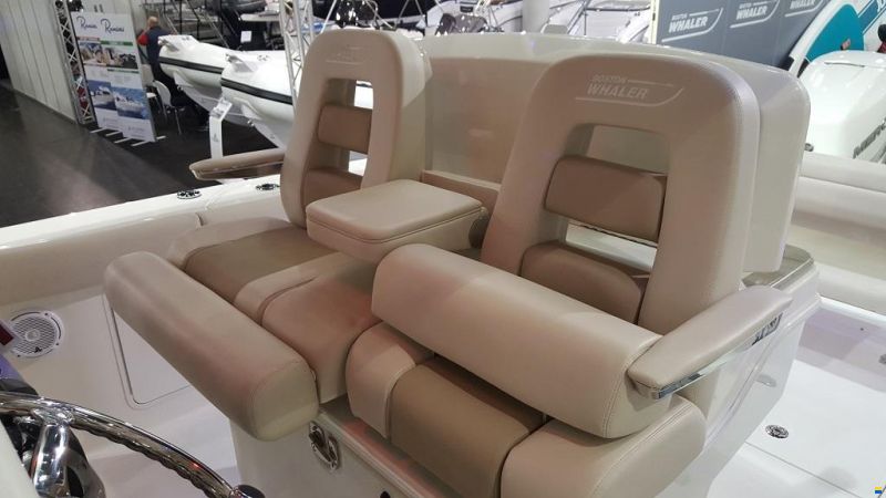 Boston Whaler 330 Outrage