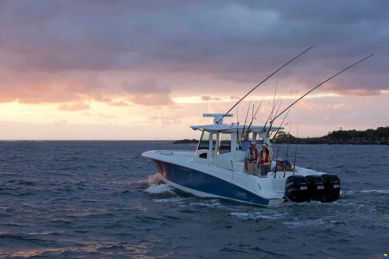Boston Whaler 380 Outrage