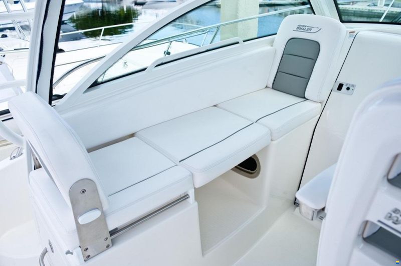 Boston Whaler 285 Conquest