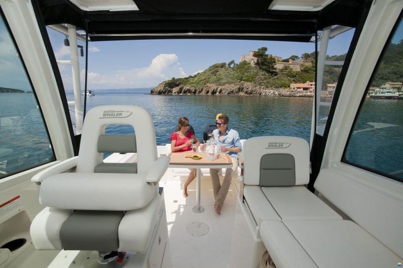 Boston Whaler 285 Conquest