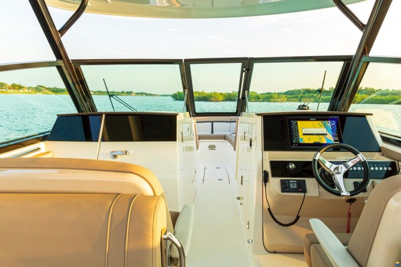 Boston Whaler 330 Vantage