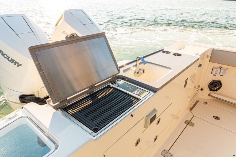 Boston Whaler 330 Vantage