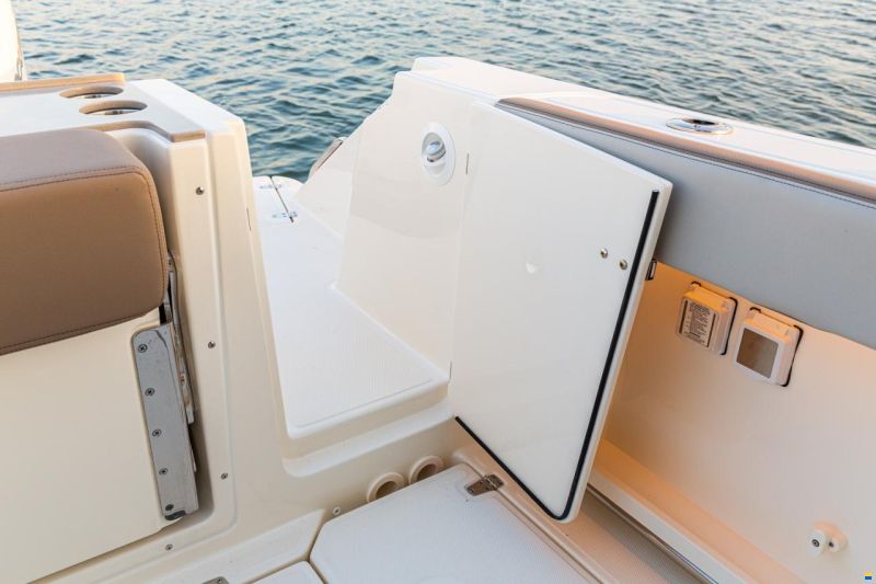 Boston Whaler 330 Vantage