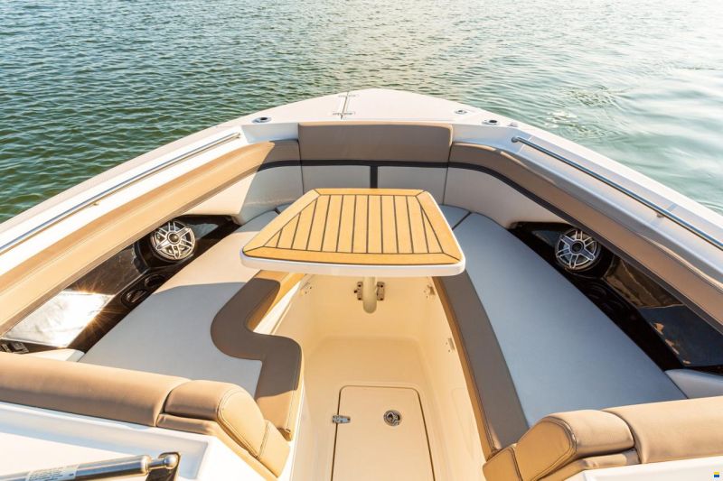 Boston Whaler 330 Vantage