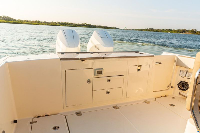 Boston Whaler 330 Vantage