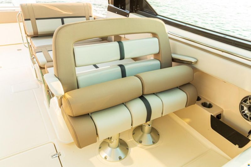 Boston Whaler 330 Vantage