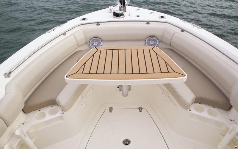 Boston Whaler 230 Outrage