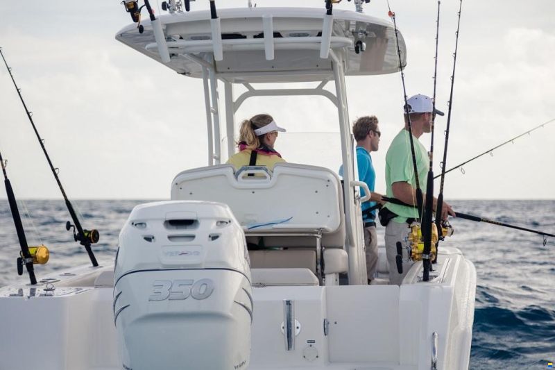 Boston Whaler 230 Outrage