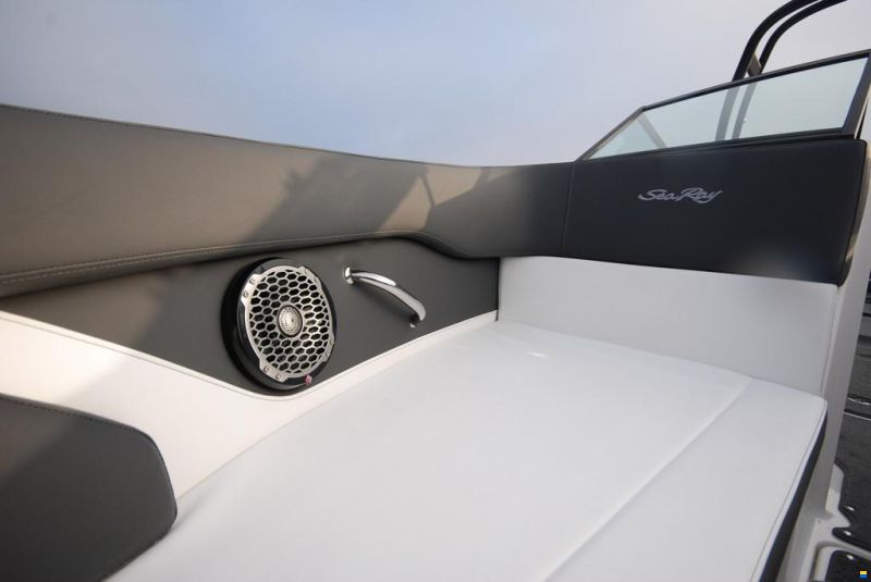 Sea Ray SPX 230 Europe