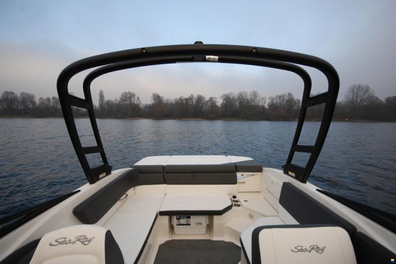 Sea Ray SPX 230 Europe