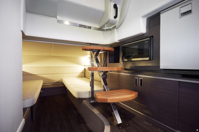 Sea Ray Sundancer 320 Europe