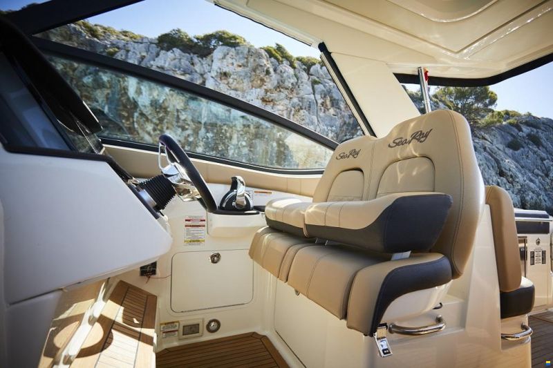 Sea Ray Sundancer 320 Europe