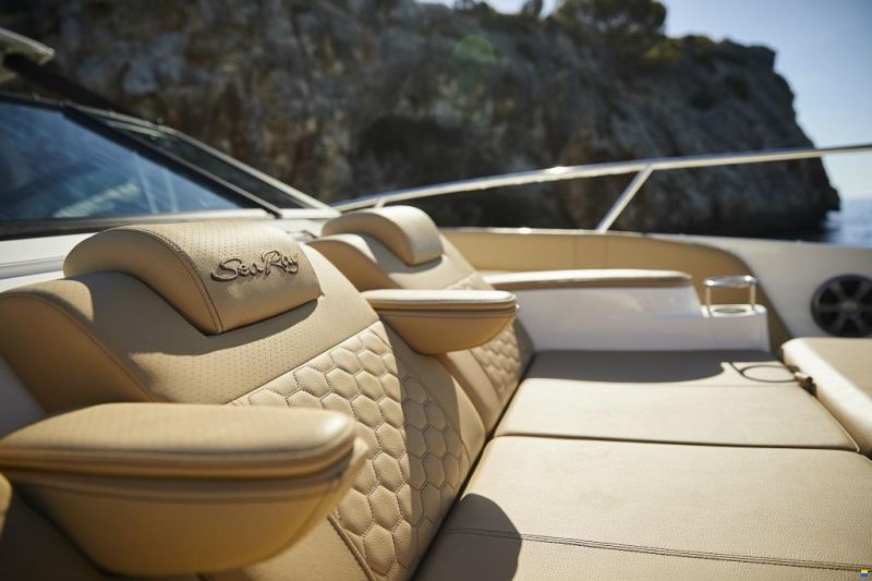 Sea Ray Sundancer 320 Europe