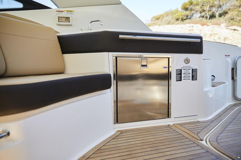Sea Ray Sundancer 320 Europe