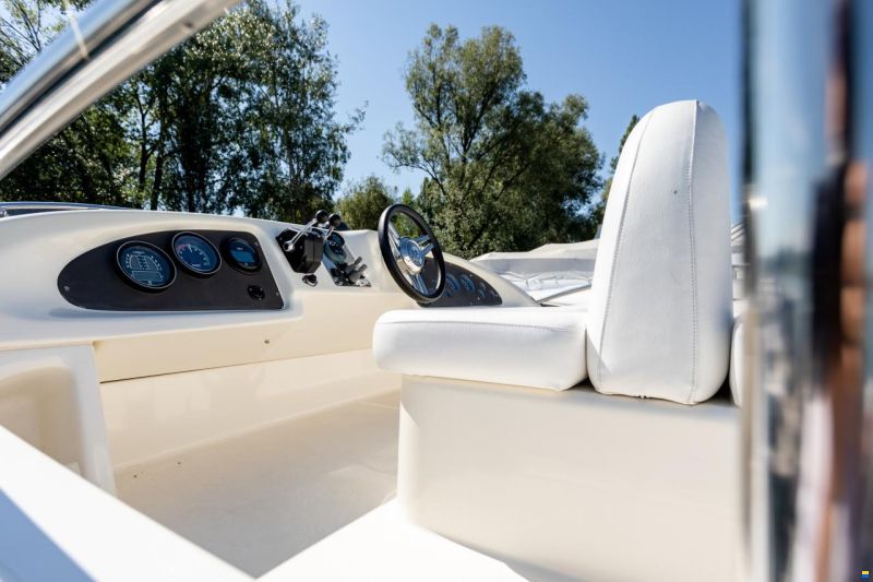 Azimut AZ 40