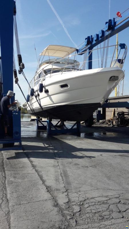Sealine F42/5