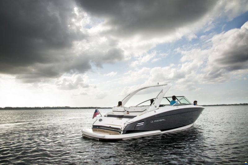 Hallenplatz mit Aufzug