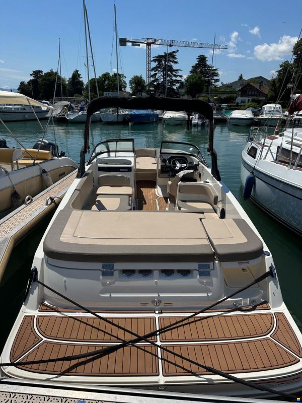 Bayliner VR6 E avec place amarrage 2ans