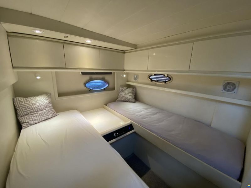 Pershing 40