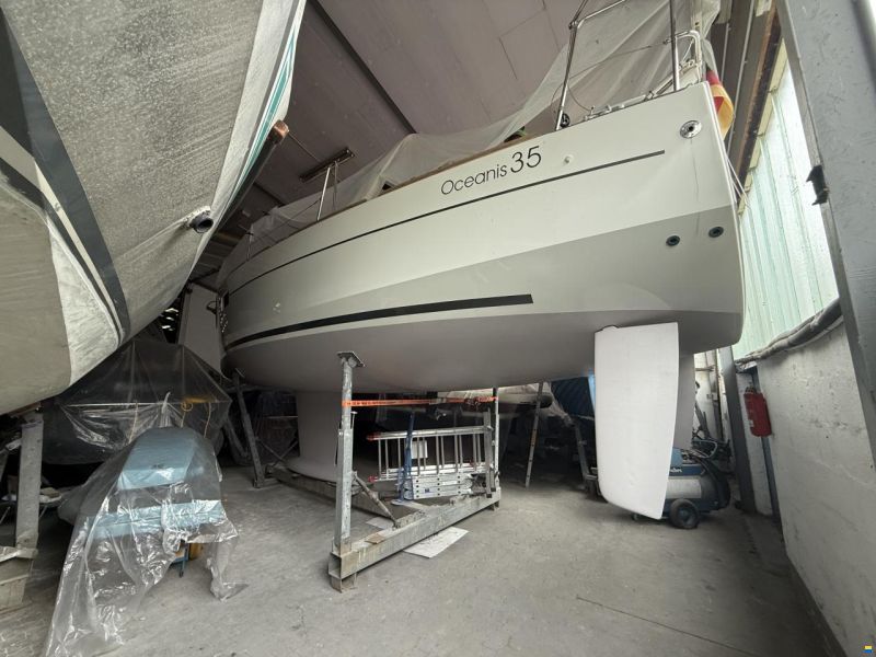 Beneteau Oceanis 35