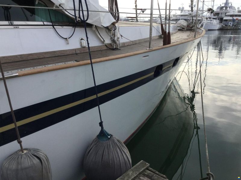 Benetti Sailing Division MOTOVELIERO