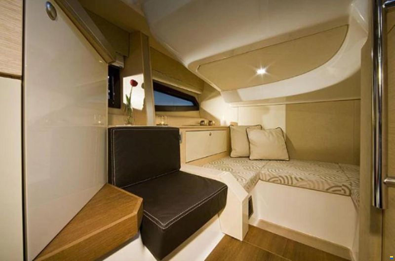 Cranchi Endurance 33