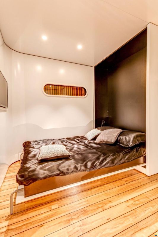 Houseboat MOAT Floating Hotel Room