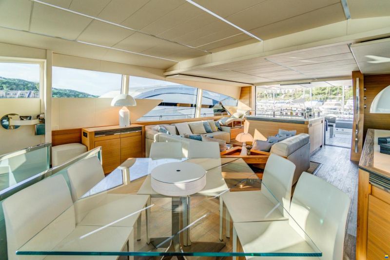 Pershing 92