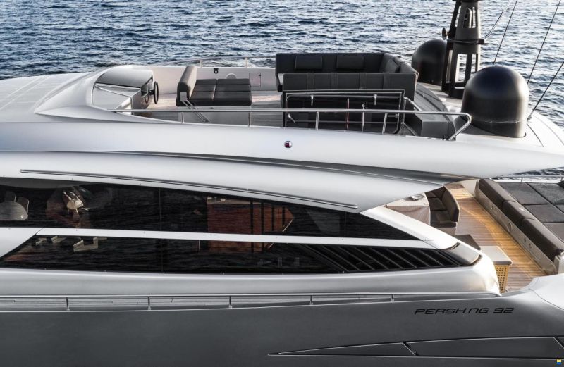 Pershing 92