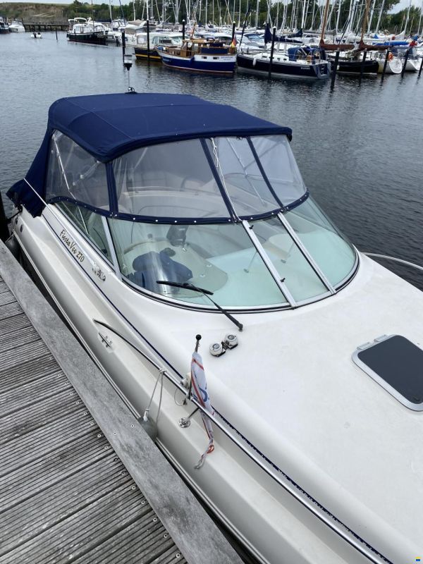 Rinker 270 Fiesta Vee