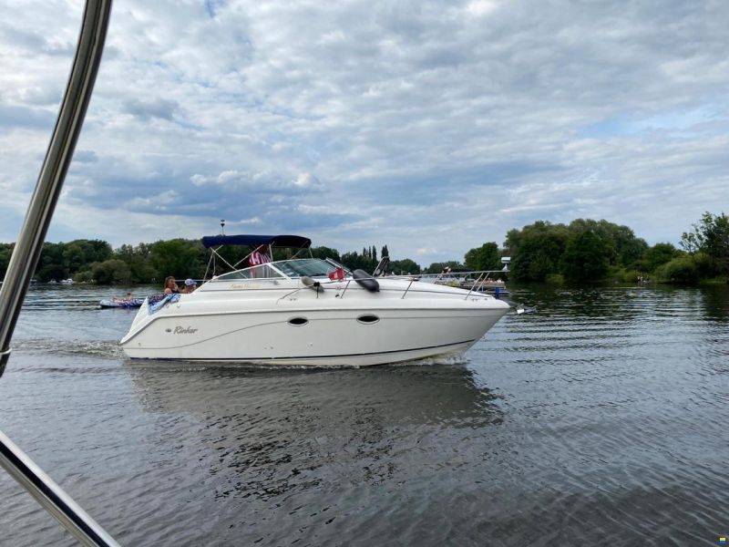 Rinker 270 Fiesta Vee