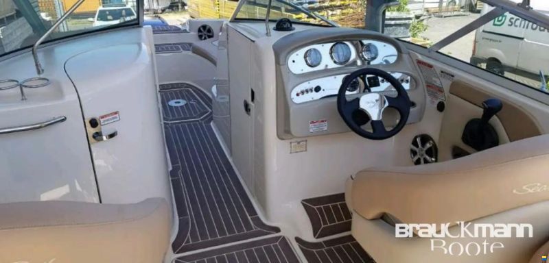 Sea Ray 270 Sundeck