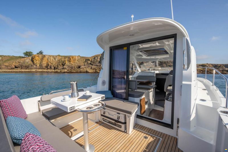 Beneteau Antares 8 OB V2