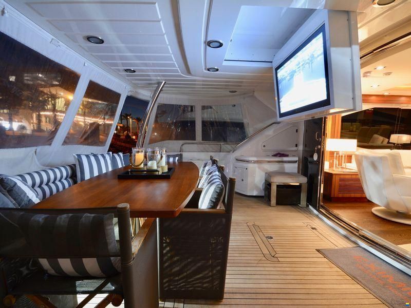 Sunseeker 88 Yacht