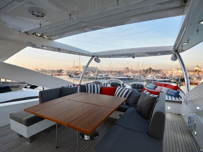 Sunseeker 88 Yacht