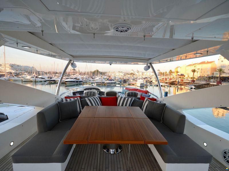 Sunseeker 88 Yacht