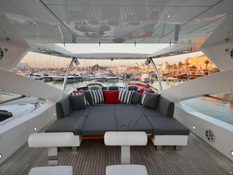 Sunseeker 88 Yacht