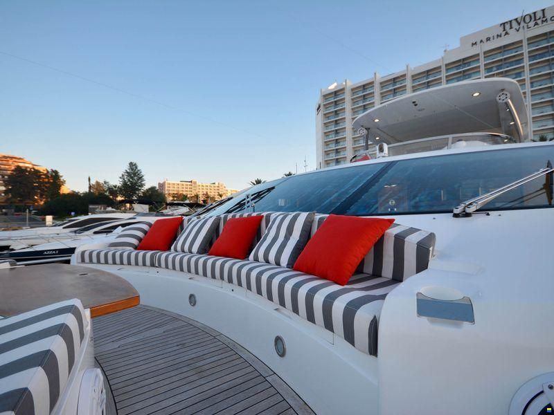 Sunseeker 88 Yacht