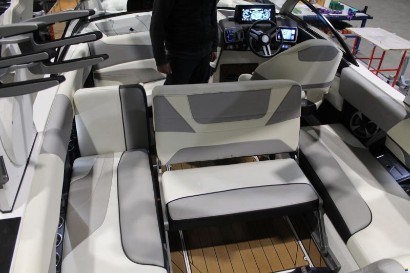 Malibu Wakesetter MXZ22