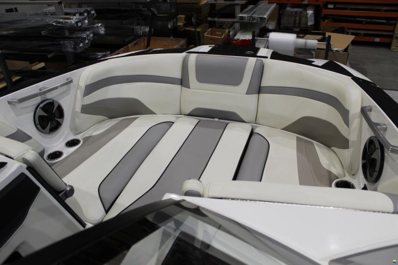 Malibu Wakesetter MXZ22